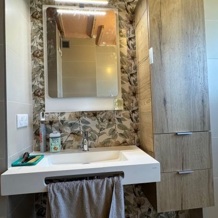 Salle de bain PMR avec toilette Salle de bain PMR avec toilette